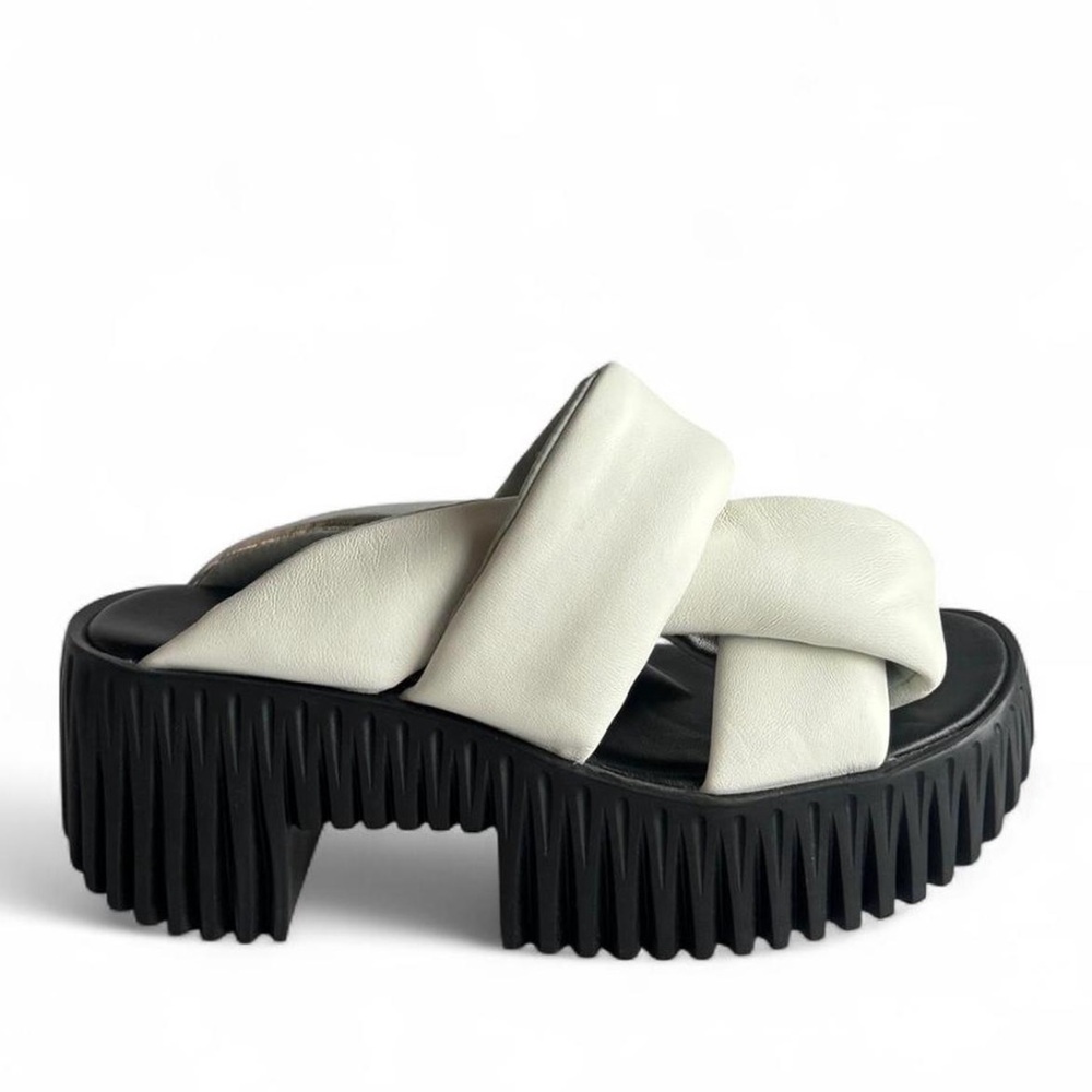 PLIA SEMO White Platform Sandal - Picture 4 of 6